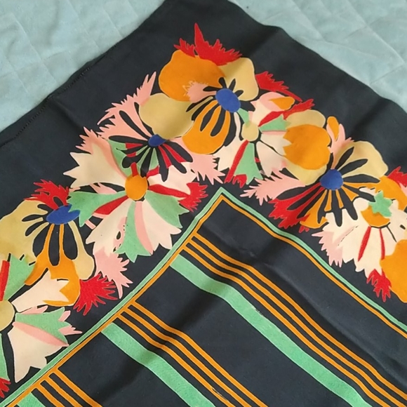 VTG Scarf - Picture 4 of 5